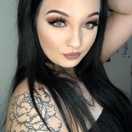 Naakte gelekte OnlyFans-foto van Lilith Quinn
