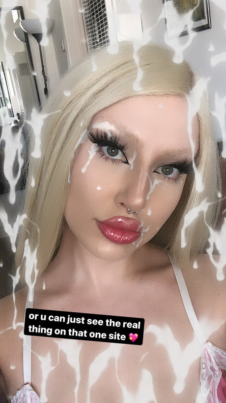 Naakte gelekte OnlyFans-foto van Maddy Issues Free
