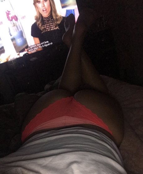 Naakte gelekte OnlyFans-foto van Aly Grey