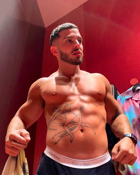Naakte gelekte OnlyFans-foto van Liel