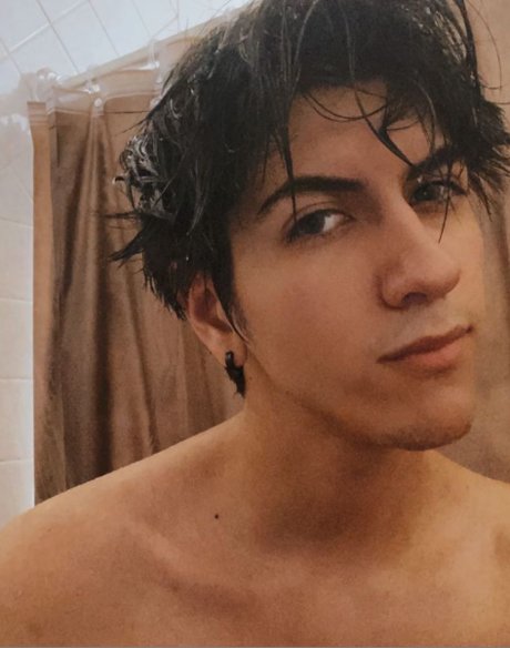 Naakte gelekte OnlyFans-foto van Alexander Vega