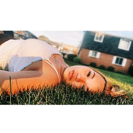Naakte gelekte OnlyFans-foto van Laur