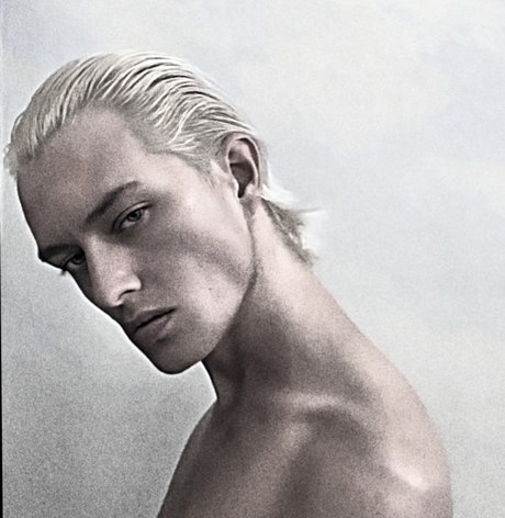 Naakte gelekte OnlyFans-foto van Longblond