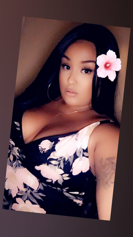 Naakte gelekte OnlyFans-foto van London Doll
