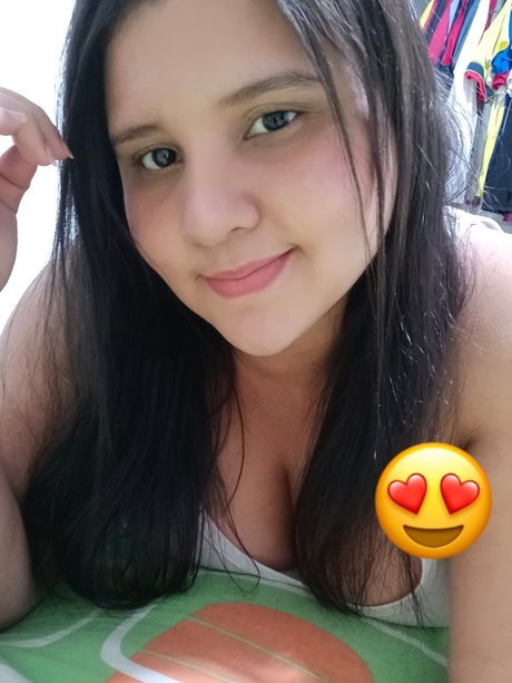 Naakte gelekte OnlyFans-foto van Loly 