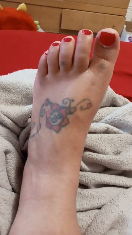 Naakte gelekte OnlyFans-foto van Madamsfeet13