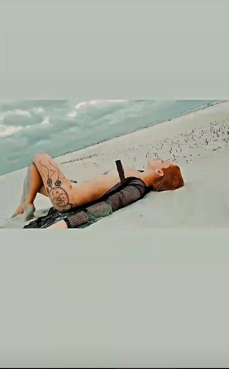 Naakte gelekte OnlyFans-foto van Macy
