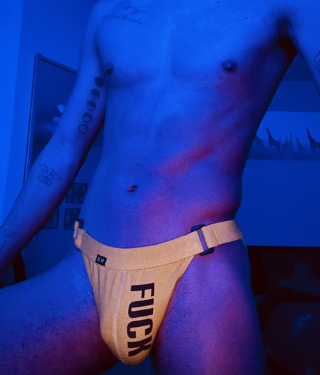 Naakte gelekte OnlyFans-foto van Luis