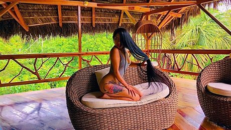 Naakte gelekte OnlyFans-foto van Bellalu Oficial
