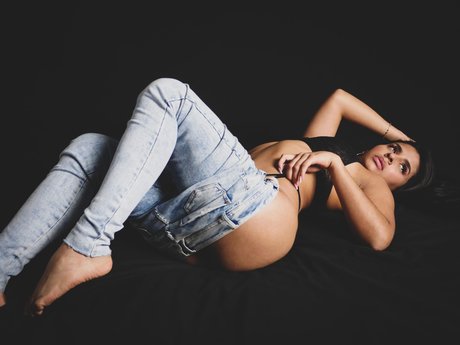 Naakte gelekte OnlyFans-foto van Maria Angel Lovato