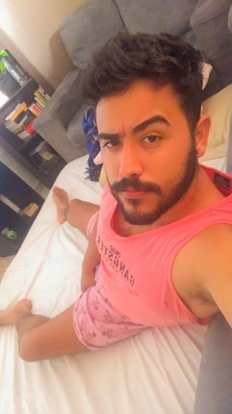Naakte gelekte OnlyFans-foto van Marcus Vinicius