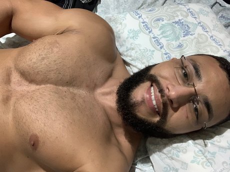 Naakte gelekte OnlyFans-foto van Marclio