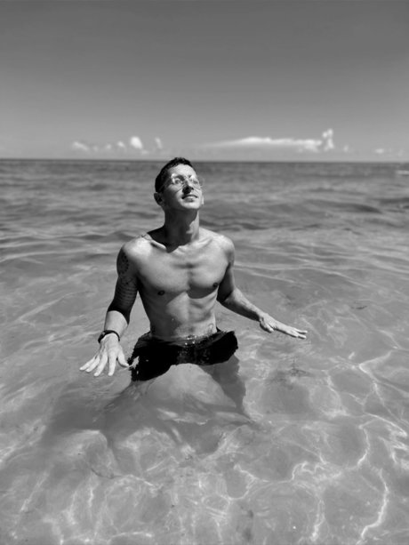 Naakte gelekte OnlyFans-foto van Dane