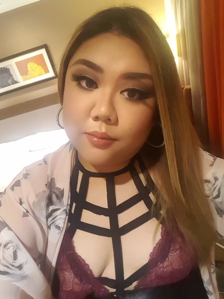 Naakte gelekte OnlyFans-foto van Mae