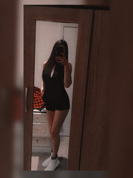 Naakte gelekte OnlyFans-foto van Maduta
