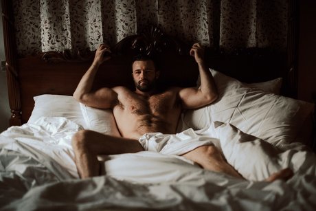 Naakte gelekte OnlyFans-foto van Max Deeds Free Page