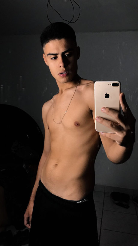 Naakte gelekte OnlyFans-foto van Mateus