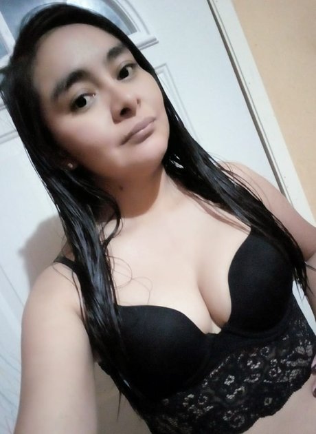 Naakte gelekte OnlyFans-foto van Marvelita 