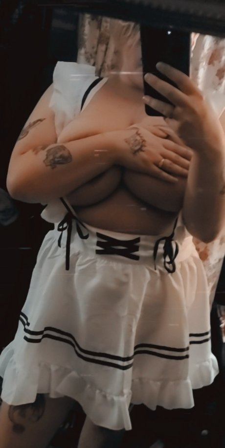 Naakte gelekte OnlyFans-foto van Mickle Milk