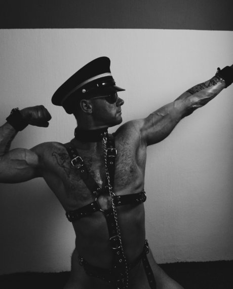 Naakte gelekte OnlyFans-foto van  M I K E 