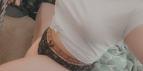 Naakte gelekte OnlyFans-foto van Mia Bell