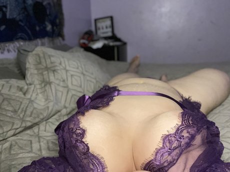 Naakte gelekte OnlyFans-foto van Mia Skye