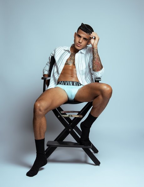 Naakte gelekte OnlyFans-foto van Luis