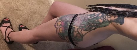 Naakte gelekte OnlyFans-foto van Mia Davis Free