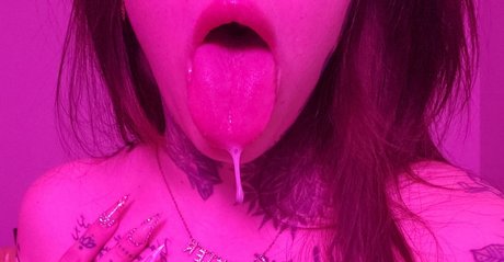 Naakte gelekte OnlyFans-foto van Mommy