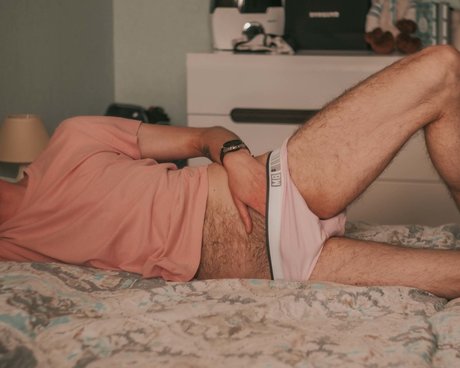 Naakte gelekte OnlyFans-foto van Mk11 Studio