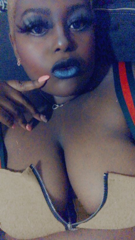 Naakte gelekte OnlyFans-foto van Goddessautum