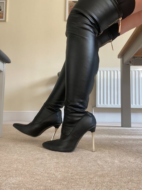 Naakte gelekte OnlyFans-foto van Lucy