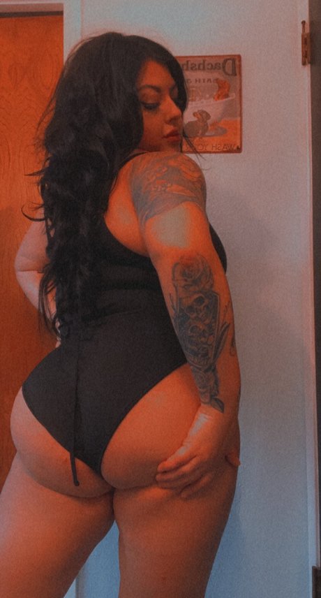 Naakte gelekte OnlyFans-foto van Lola 