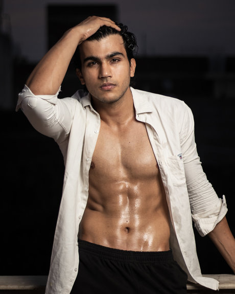 Naakte gelekte OnlyFans-foto van Ankit