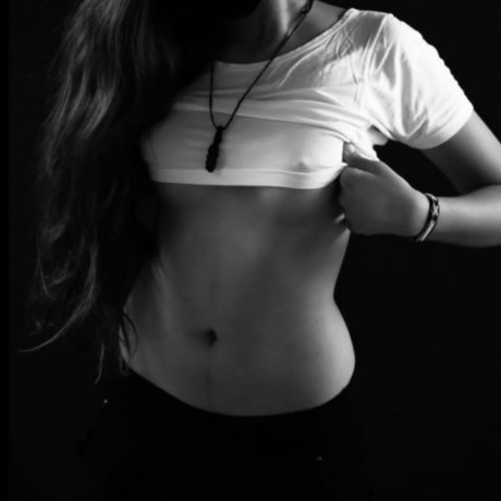 Naakte gelekte OnlyFans-foto van Mi