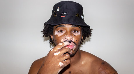 Naakte gelekte OnlyFans-foto van Khalid
