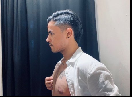 Naakte gelekte OnlyFans-foto van Mostil