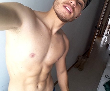 Naakte gelekte OnlyFans-foto van Nico E
