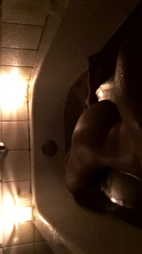 Naakte gelekte OnlyFans-foto van Nichiee