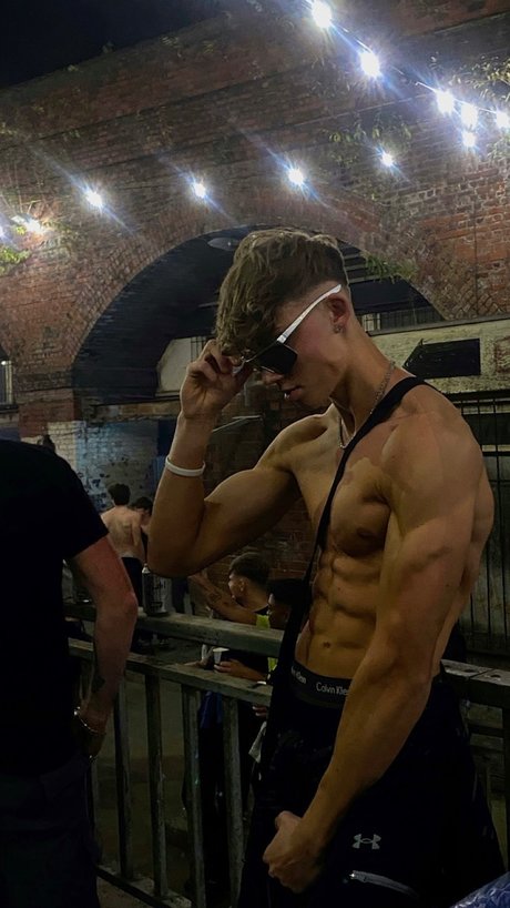 Naakte gelekte OnlyFans-foto van Naz