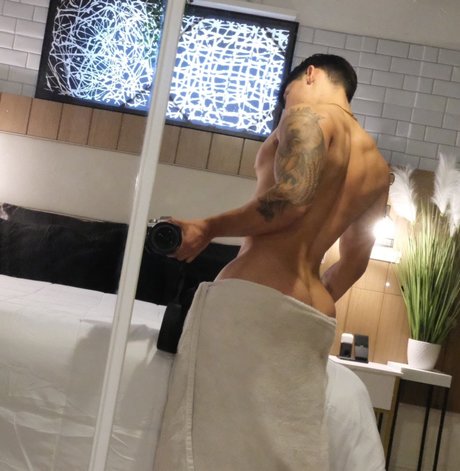 Naakte gelekte OnlyFans-foto van Nayogee