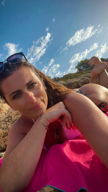 Naakte gelekte OnlyFans-foto van Natia Irena