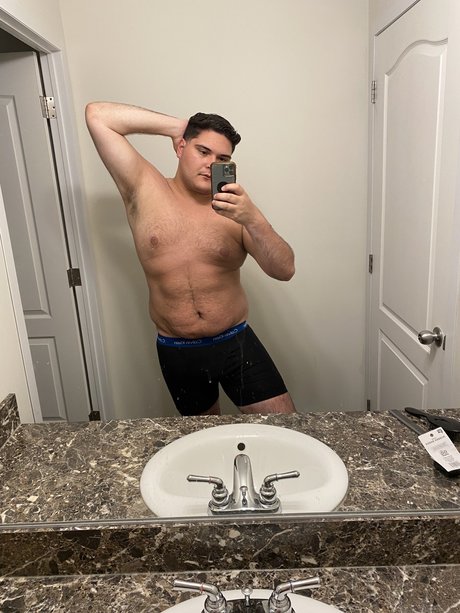Naakte gelekte OnlyFans-foto van Nathan Ross