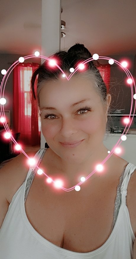Naakte gelekte OnlyFans-foto van Natachabond