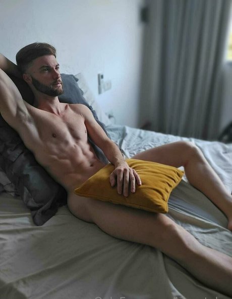 Naakte gelekte OnlyFans-foto van Kingtylor