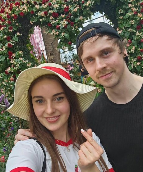 Naakte gelekte OnlyFans-foto van Loserfruit