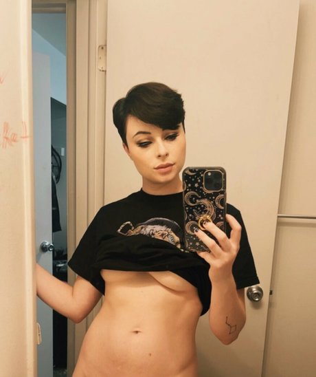 Naakte gelekte OnlyFans-foto van Harlihero