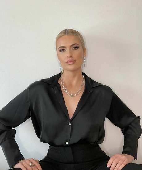 Naakte gelekte OnlyFans-foto van Adriana Abenia