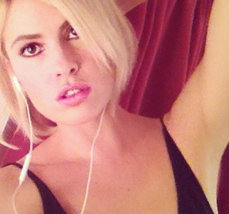 Naakte gelekte OnlyFans-foto van Adriana Abenia
