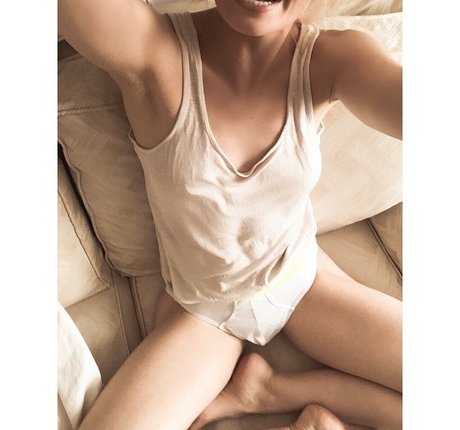 Naakte gelekte OnlyFans-foto van Adriana Abenia